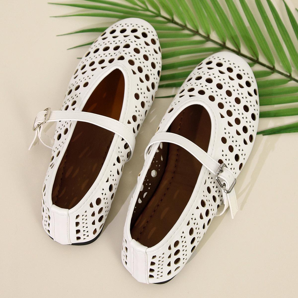 

Foreign trade large size shallow mouth one-word buckle belt hollow round head flat shoes ballet shoes Korean version small leather shoes spot 36