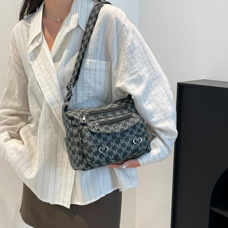 Fashion trend versatile shoulder bag women's messenger bag 2025 new retro foreign style armpit bag