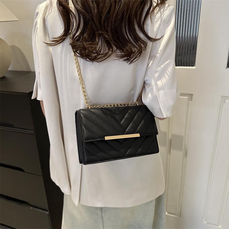 Women's Commuting Large Capacity Fashionable One shoulder Crossbody Bag Chain Armpit Bag Spring and Winter New Small Square Bag for Women