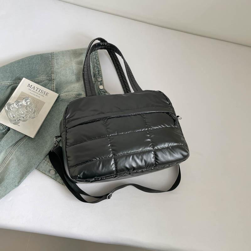 New Solid Color Soft Quilted Women's Handbag Shoulder Underarm Bag Lightweight and Simple Large-capacity Handbag