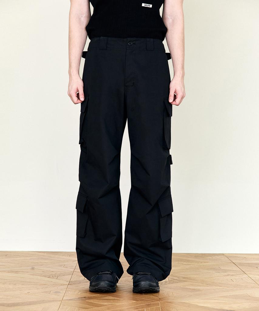 Hoite Het Strap Cotton Cargo Pants (Black)