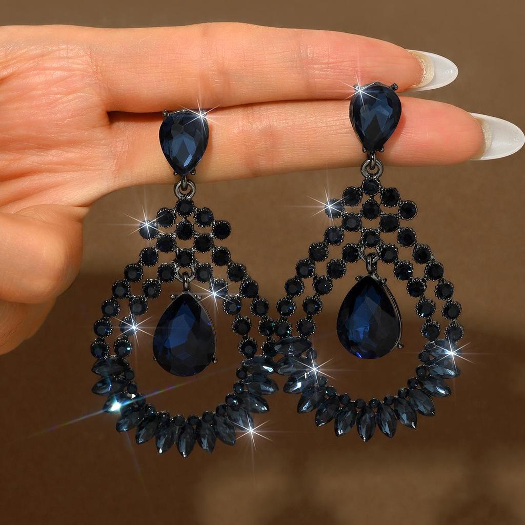 Retro Hollow Crystal Rhinestone Dangle Earrings - Versatile Fashion Accessories for Women