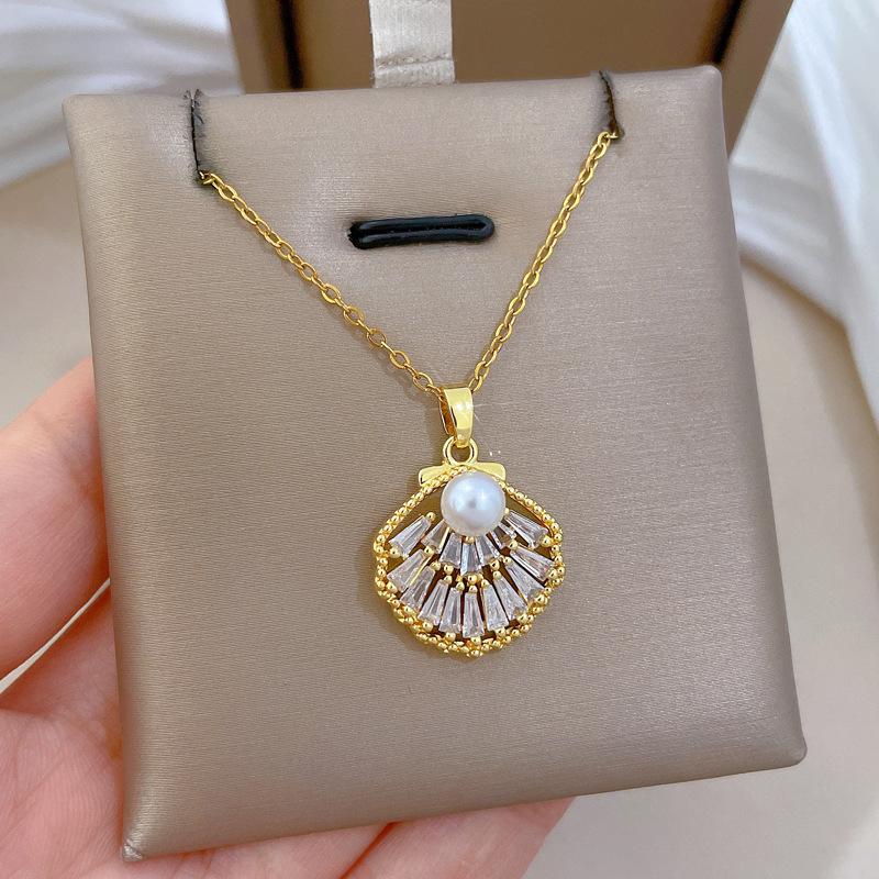 Exquisite French Hollow Shell Pearl Rhinestone Necklace Light Luxury Personality High-end Retro Fashion Stainless Steel Pendant