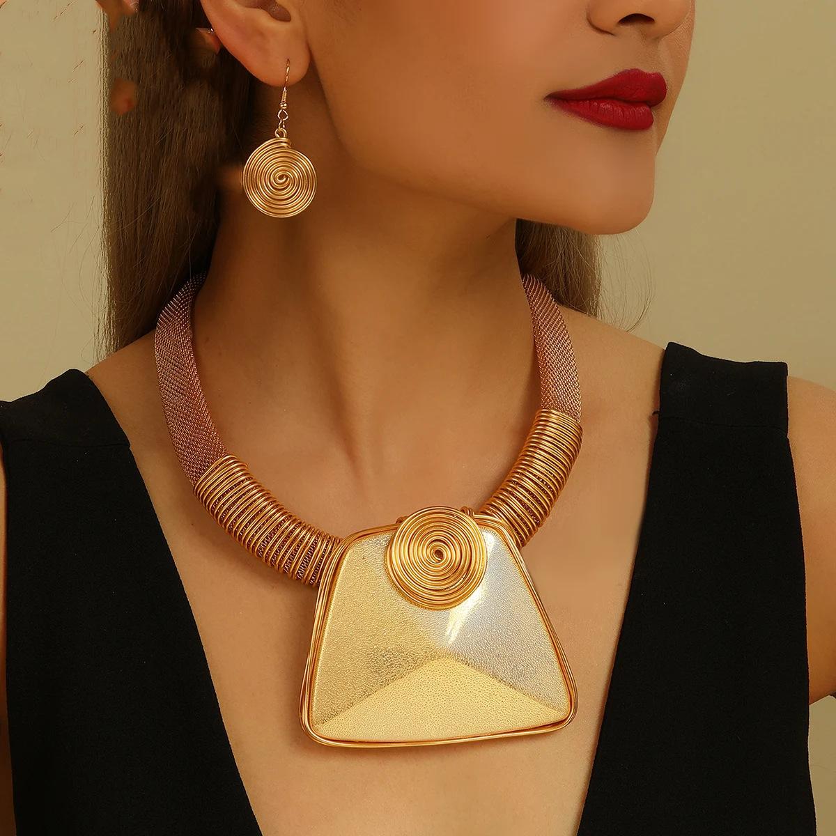 

Модный комплект ювелирных изделий ожерелье серьги для женщины