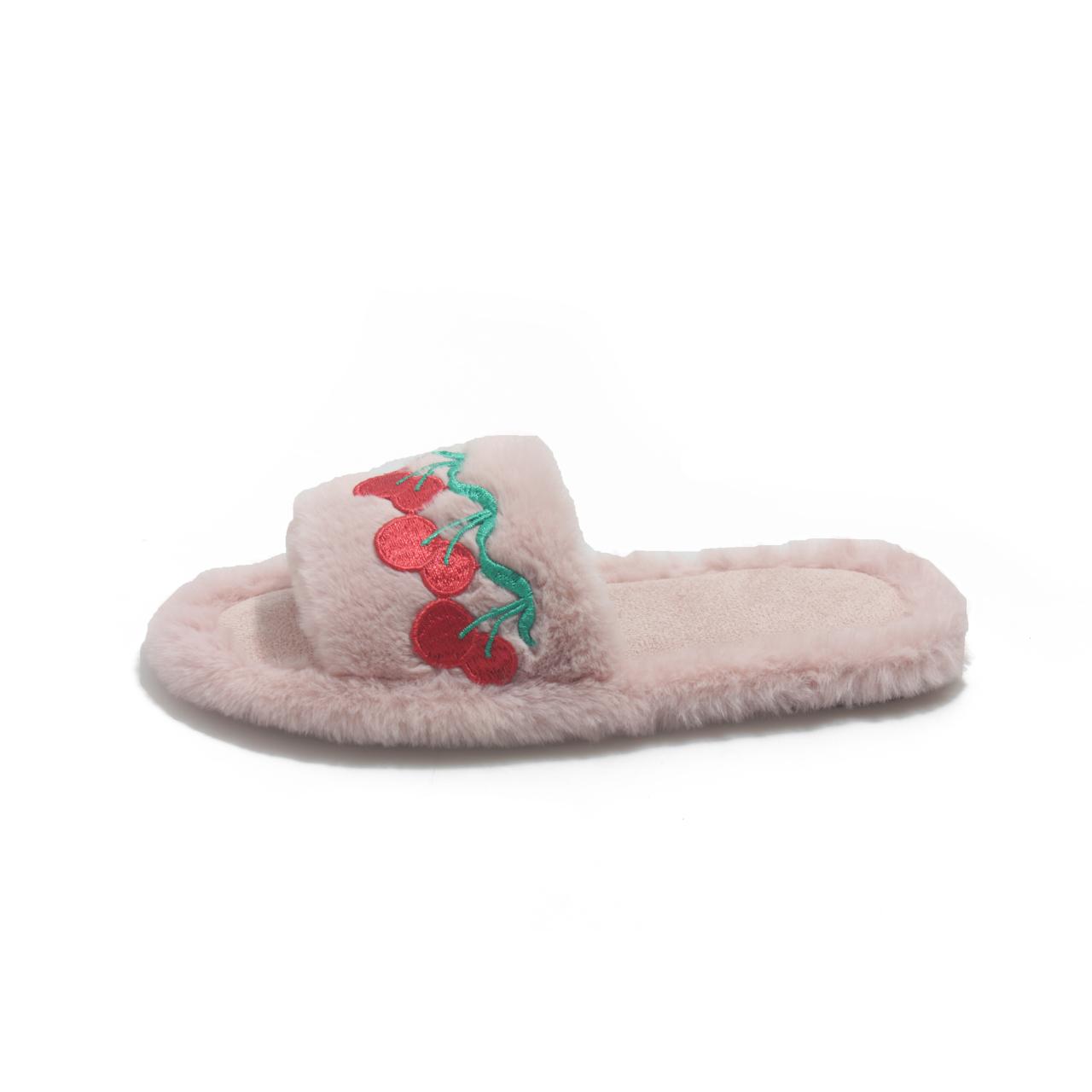 

Мода 2025 Новые летние пушистые тапочки с вышивкой клубники и вишни, домашние тапочки, женские тапочки, повседневная и удобная обувь 40-41 розовый