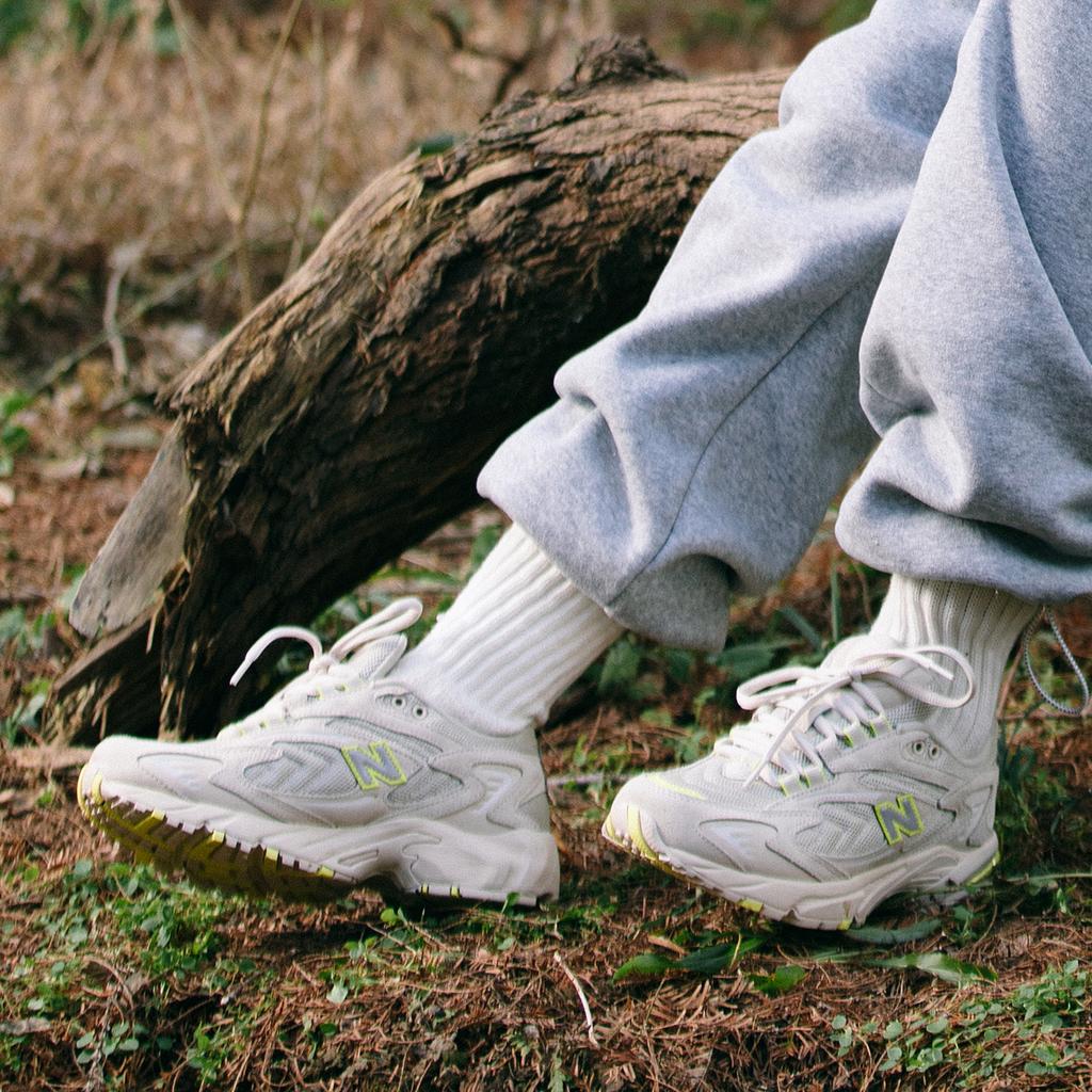 New Balance Niko And ... X New Balance 725 'Moonbeam Lemonade' Sneakers ML725NK1