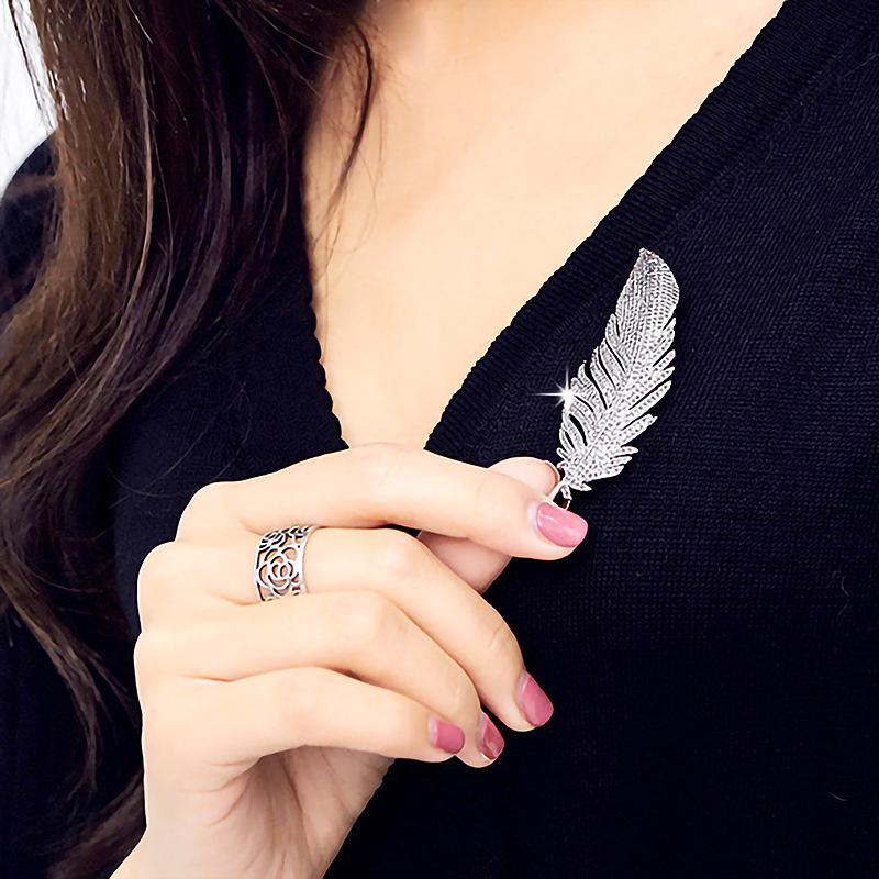 Elegant Zircon Feather Brooch for Women's Cheongsam Suit or Shawl