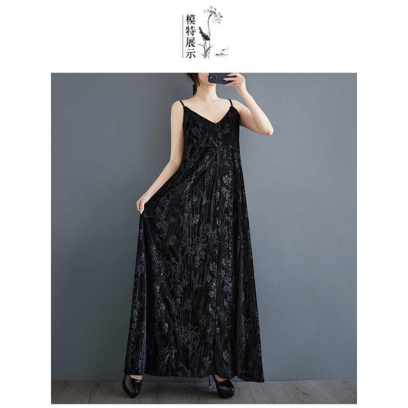 New Retro Niche Dark Jacquard V-neck Temperament Halter Dresses