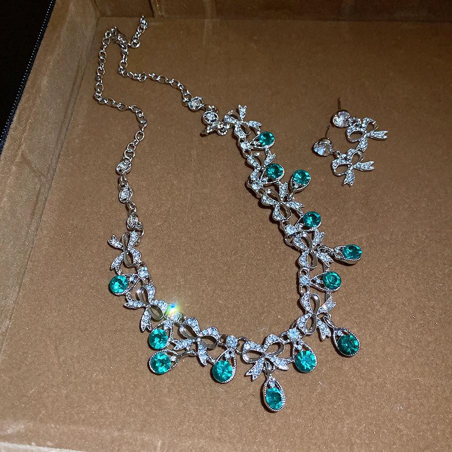 

Rhinestone Bow Teardrop Jewelry Set: Stylish Stud Earrings & Necklace with Clavicle Chain