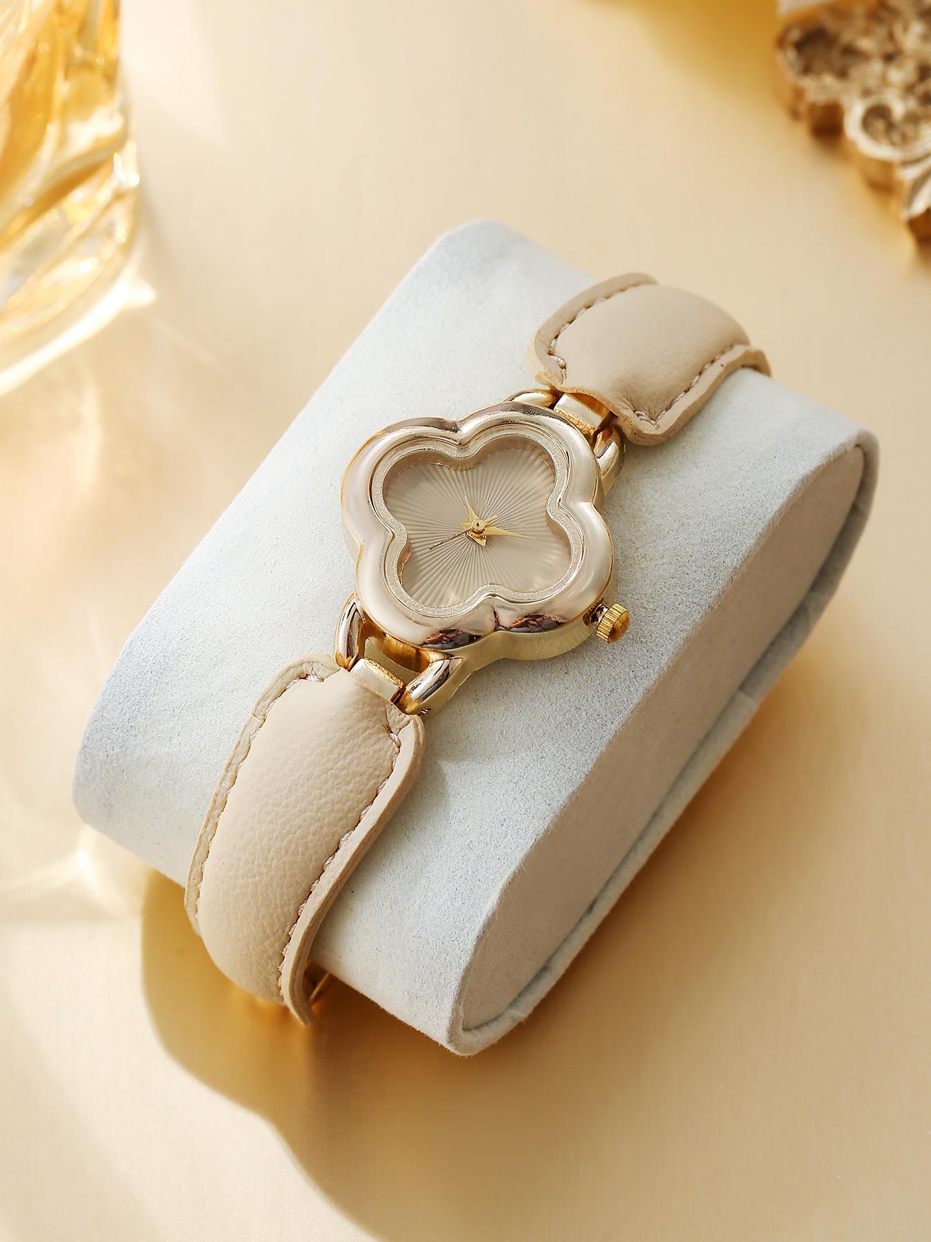 

Новий Креативний Годинник-браслет у Французькому Розкішному Стилі з Універсальним Ангоровим Червоним Ретро Дизайном