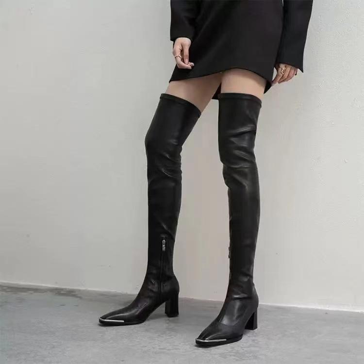 

Лакированные квадратные сапоги женские 2024 новые толстые каблуки толстая подошва модные темпераментные большие сапоги рыцарские сапоги прилив 40