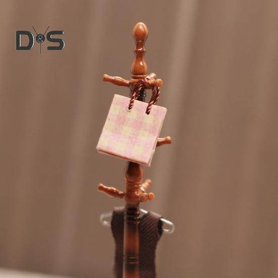 1:12 1:Miniatur-Puppenhauszubehör im Maßstab 6, Miniatur-Hut- und Garderobenständer, Bücher-Kleiderbügel-Set, kleine Sachen für das Puppenhaus-Schlafzimmer