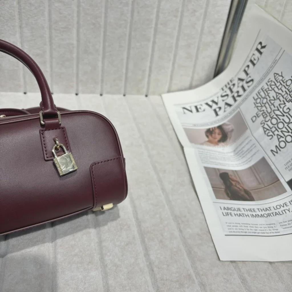 2025 Women's Cowhide Boston Bowling Bag: Versatile Shoulder & Messenger Bag for Commuting & Fashion