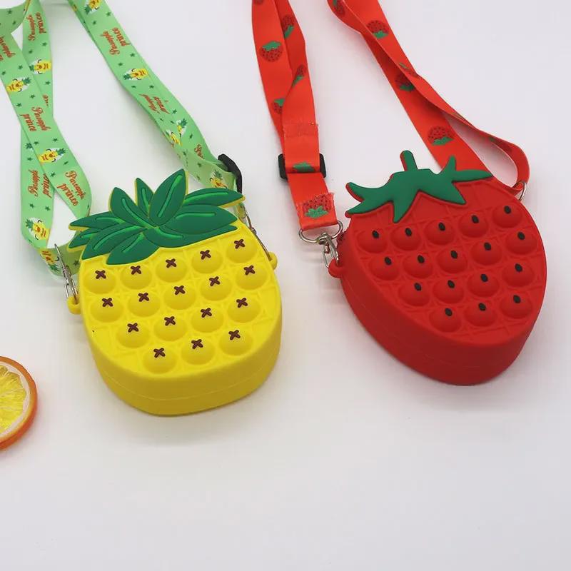 Geantă de umăr din silicon pentru copii cu tematică de fructe - Design căpșuni, ananas, avocado