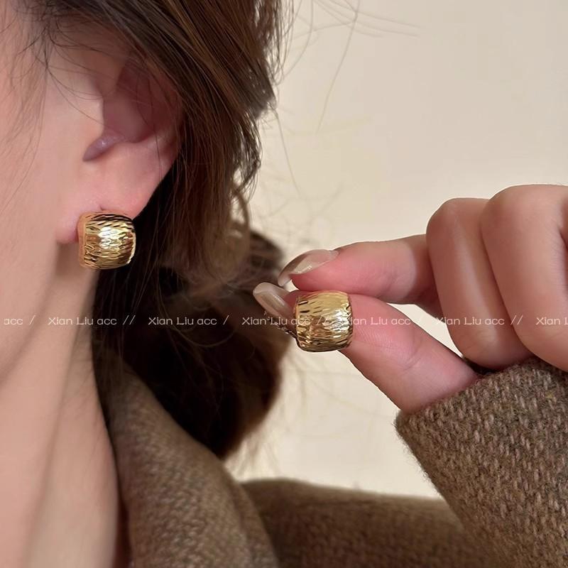 Серьги из плиссированного металла серьги-гвоздики женские винтажные серьги