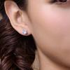 Orecchini a bottone con zirconi cubici placcati in argento da donna alla moda