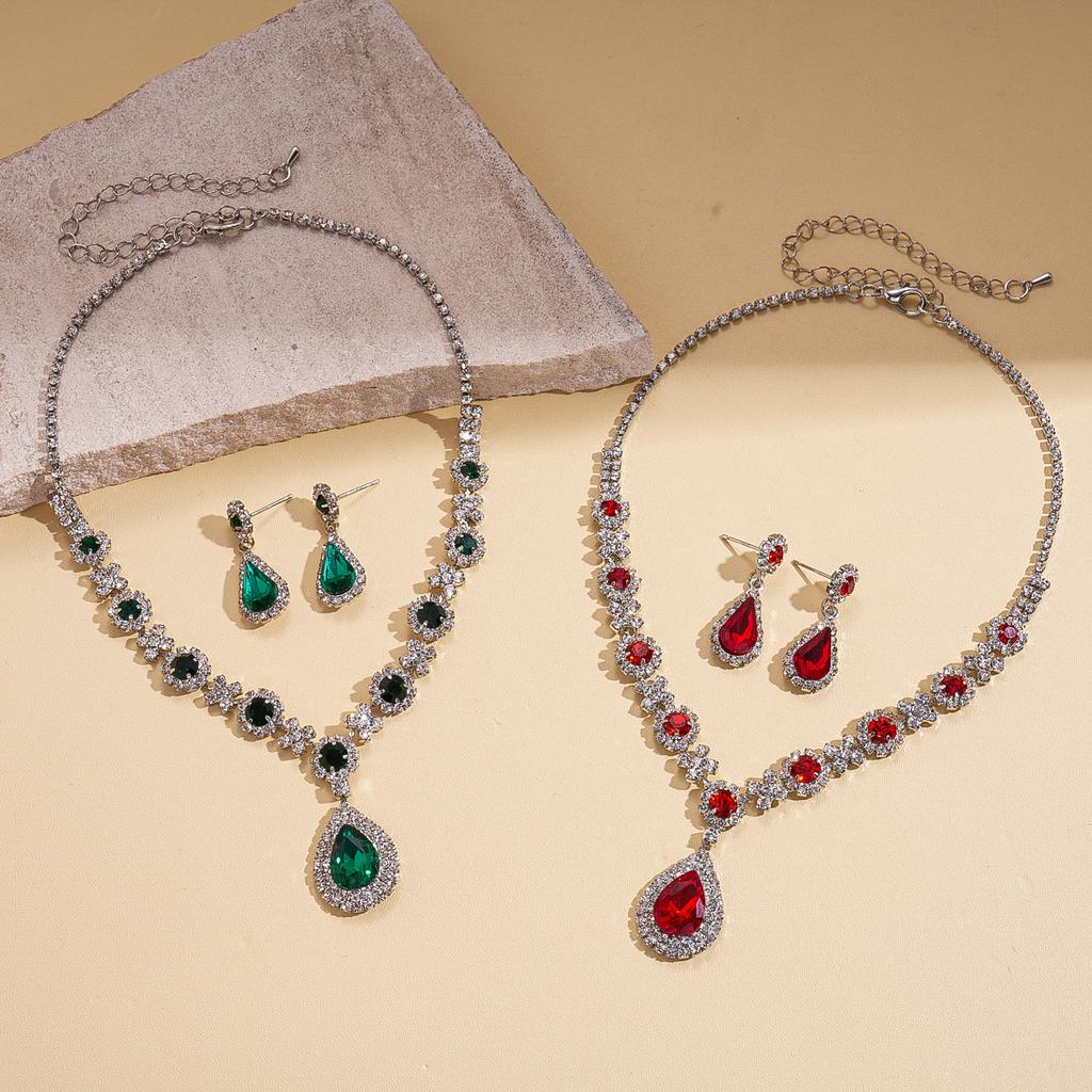 Two-piece Set, Retro Style Diamond-encrusted Water Drop Pendant, Sweater Chain, Court Style Exquisite Necklace.