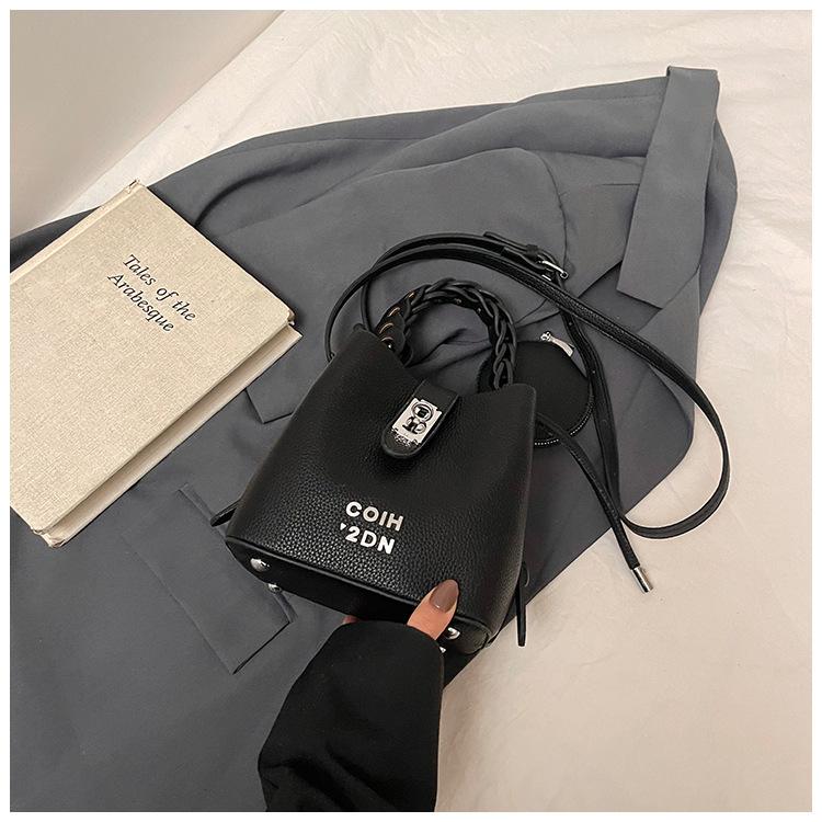 

2025 spring and summer portable bucket bag women s high-end fashion versatile messenger bag foreign style shoulder women s bag