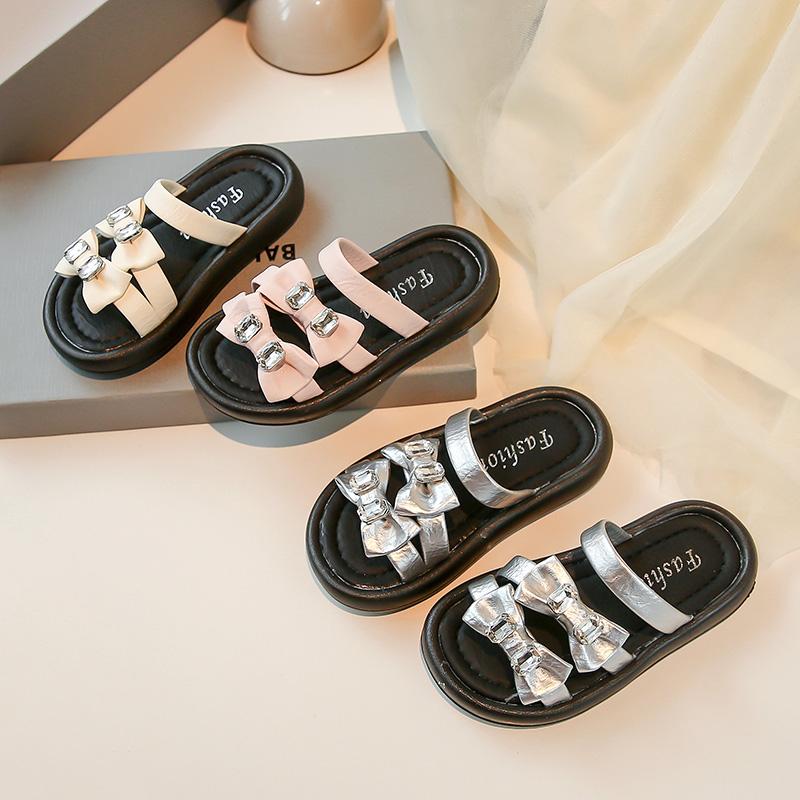 Kids Sandals with Sweet Bows Girls Slippers Korean Style Outdoor 2025 Summer New Children Princess Shoes Soft Sole Shiny Crystal