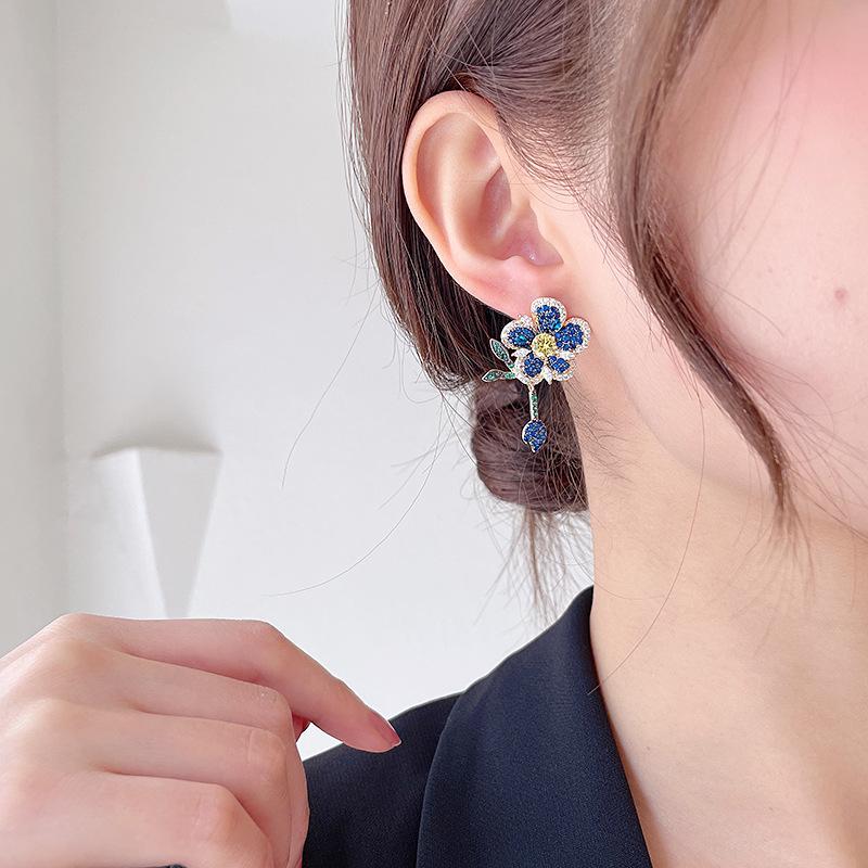 SUYU Earrings With Micro Inlay Of Colored Cubic Zirconia Flexible Leaves, Elegant Earrings Three-Dimensional Flower Earrings