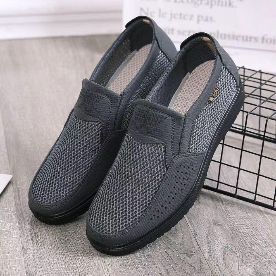 

Летние туфли из ткани Old Beijing, мужские сетчатые туфли, дышащие сетчатые туфли, удобные туфли для папы, мягкая подошва, нескользящие, повседневные сандалии большого размера 39