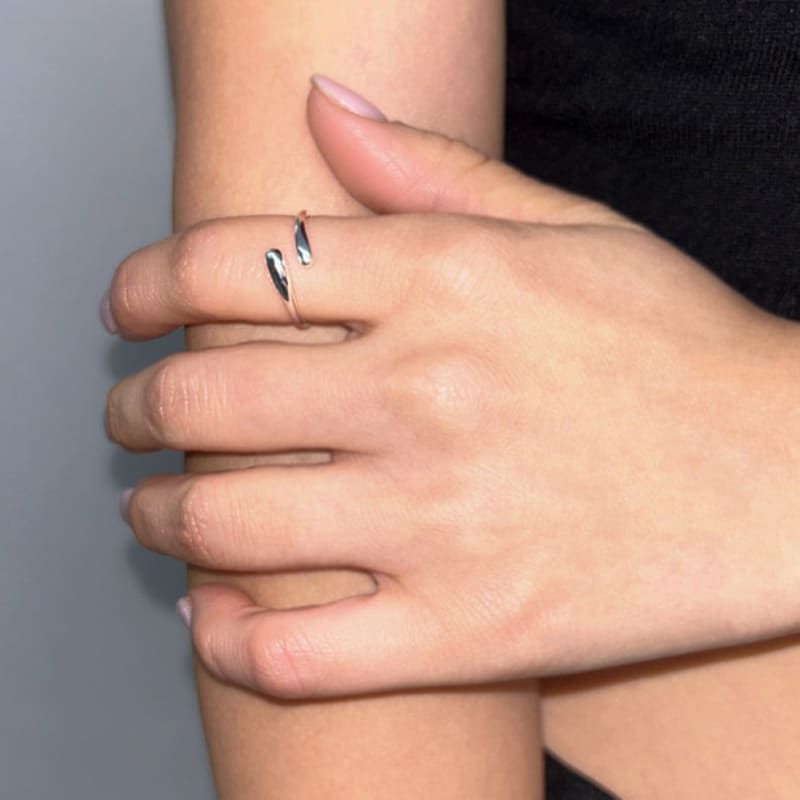 SULTANA Cross open ring