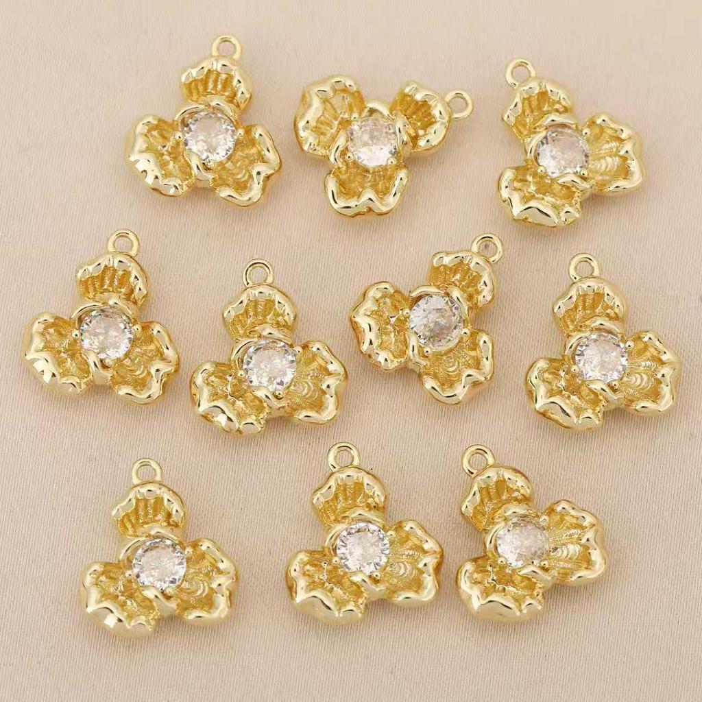 Liangfei Lucky Three-Petal Flower Pendant with Inlaid Diamond and 18k Gold-Plated Copper for DIY Jewelry Accessories
