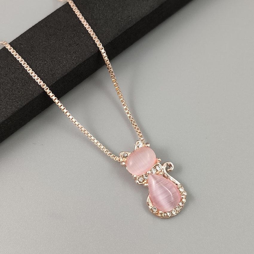 Korean Style Rose Gold-Plated Cat Pendant Necklace with Natural Pink Fluorite Crystal, Clavicle Chain Jewelry for Women