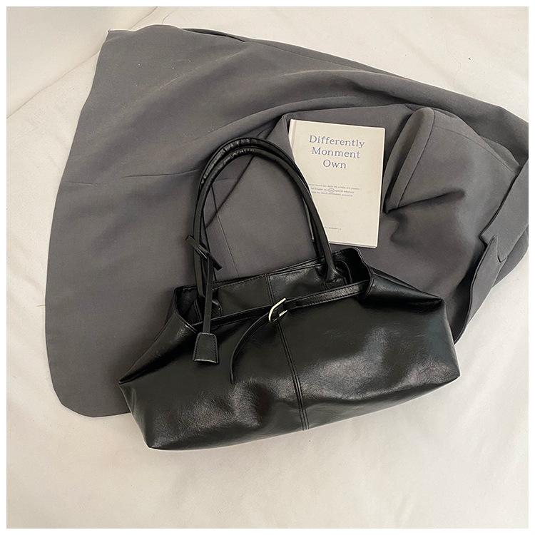 

Сумка большой вместимости женская повседневная 2025 лето новая простая в зарубежном стиле на плечо подмышку сумка-тоут для поездок на работу