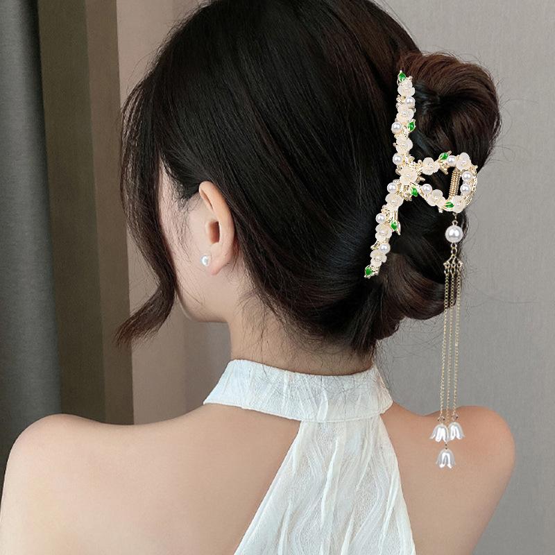 

Жемчужная ручка с кисточкой и цветком