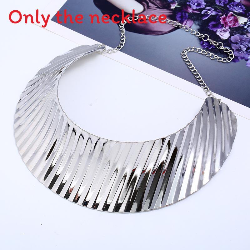 Короткое металлическое колье-чокер с геометрическим дизайном и гальваническим покрытием для модного образа и в качестве подарка Silver