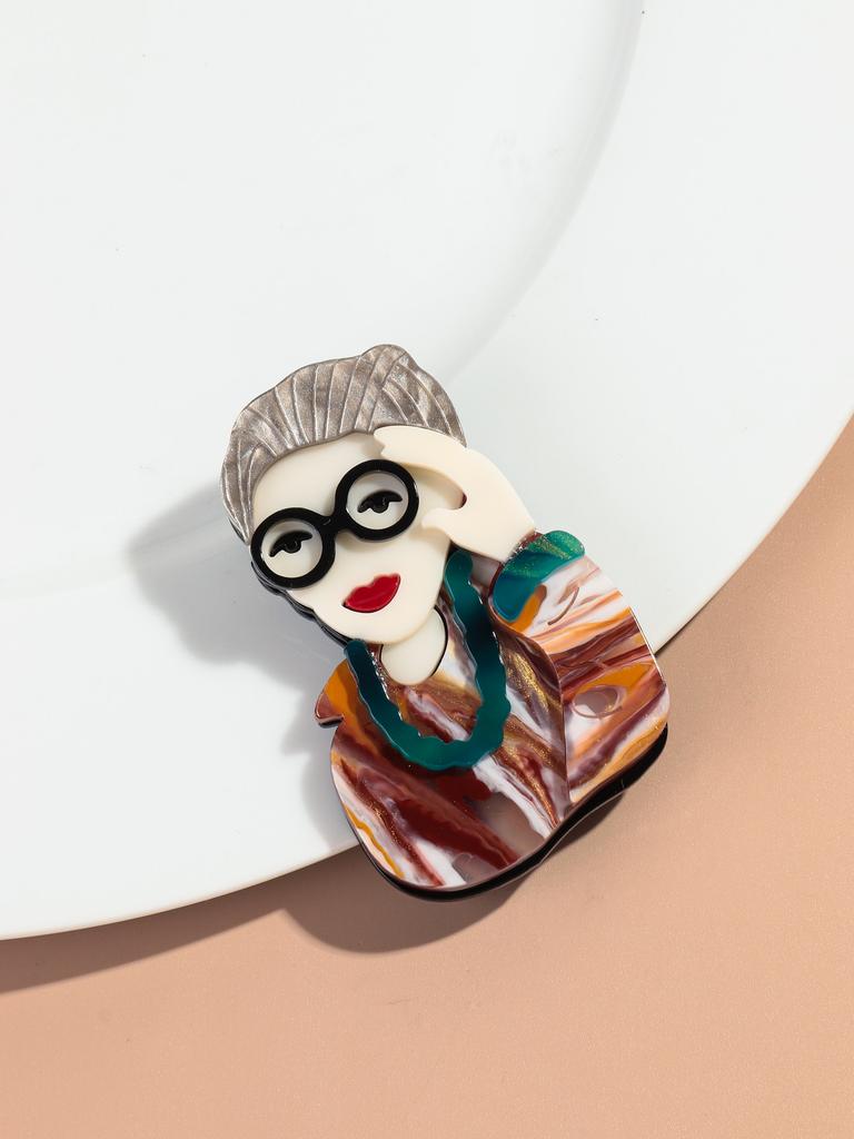 New Acrylic Glasses Lady Brooches for Women Resin Vintage Elegant Granny Figure Badge Lapel Pins Clothing Bag Accessories Gift
