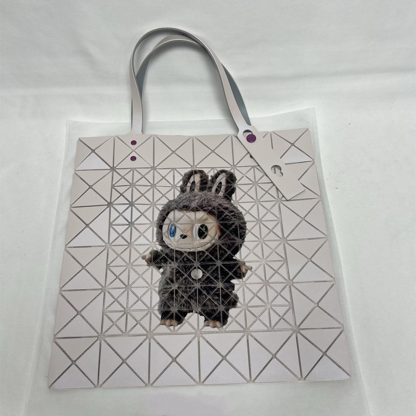 

New six-grid Labubu 6-grid geometric diamond bag shoulder bag handbag tote women CLE 34*34cm