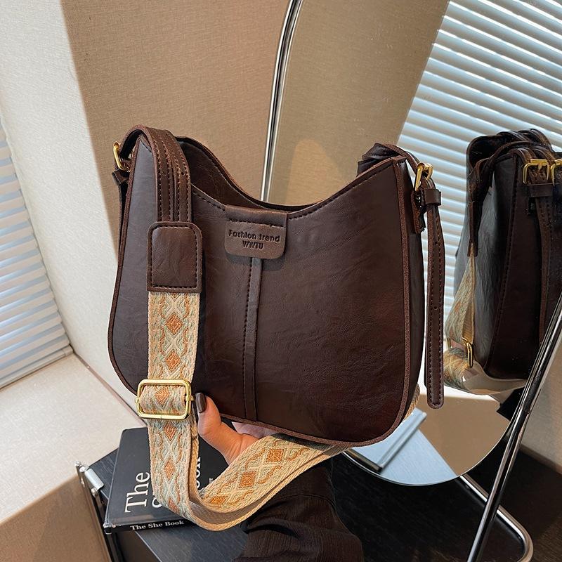 Premium Bag Women's New Retro Fashion Messenger Bag Popular Broadband Shoulder Bucket Bag