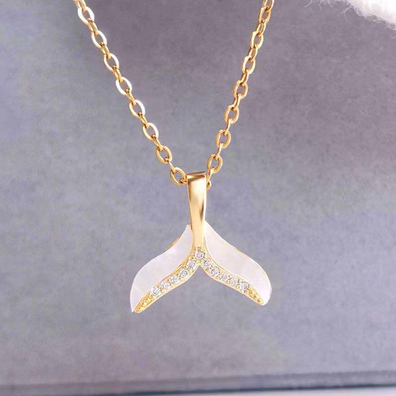 Korean Mother-of-Pearl Fishtail Necklace for Women, High-End Clavicle Chain, Titanium Steel, Colorfast, Perfect Gift.