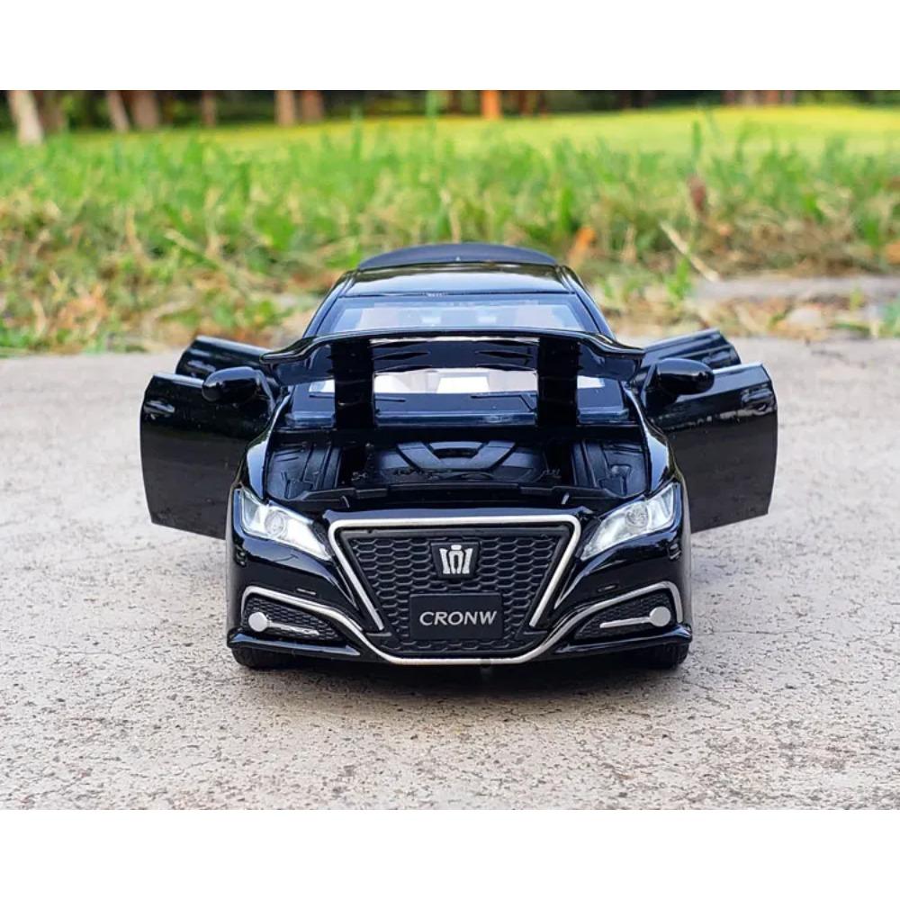 1/32 Toyota CROWN Alloy Car Model Diecasts & Toy Vehicles Metal Toy Car Model Simulation Sound Light Collection Gift