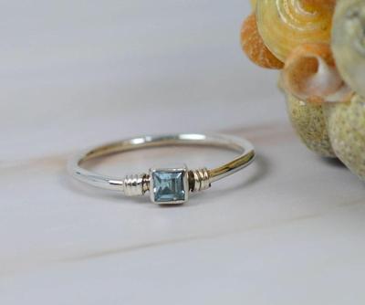 Ring met blauwe topaas, massief 925 sterling zilveren ring, handgemaakte ring, boho-ring, cadeau voor haar