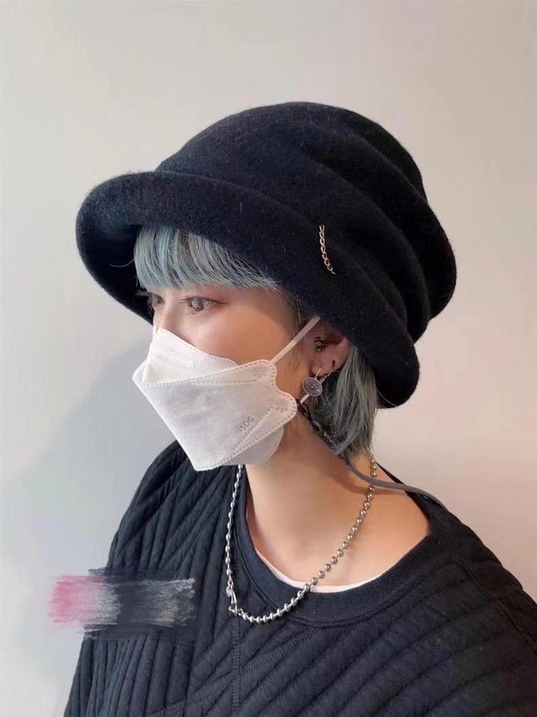 Japanese Style Wool Slouchy Beanie: Women's Warm Autumn/Winter Fisherman Beret with Chain Detail, Enhances Face and Style.