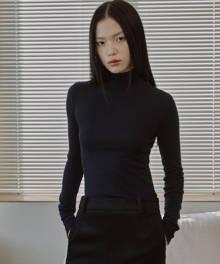 MAIS Essential Ribbed Wool Turtleneck / Navy