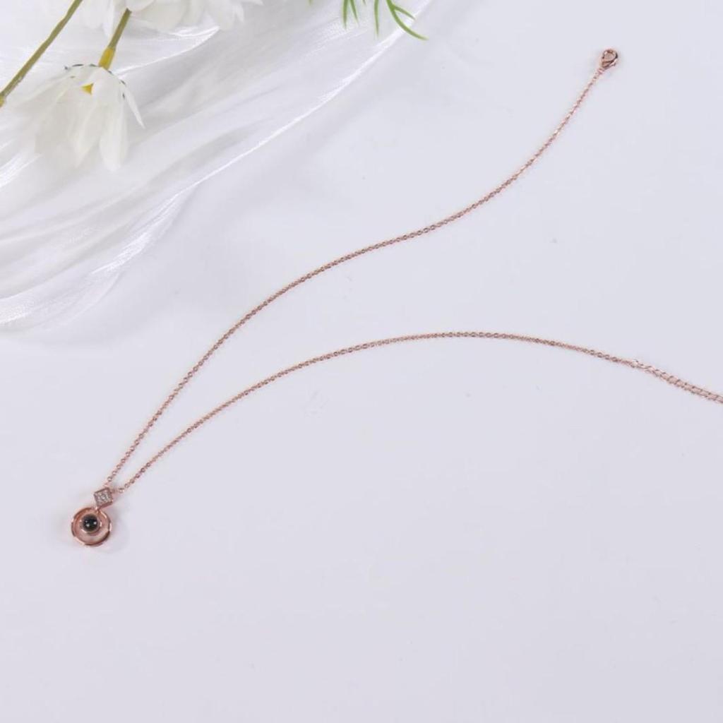 Trendy Women's Necklace: Rose Gold Elf's Tears Pendant Projection
