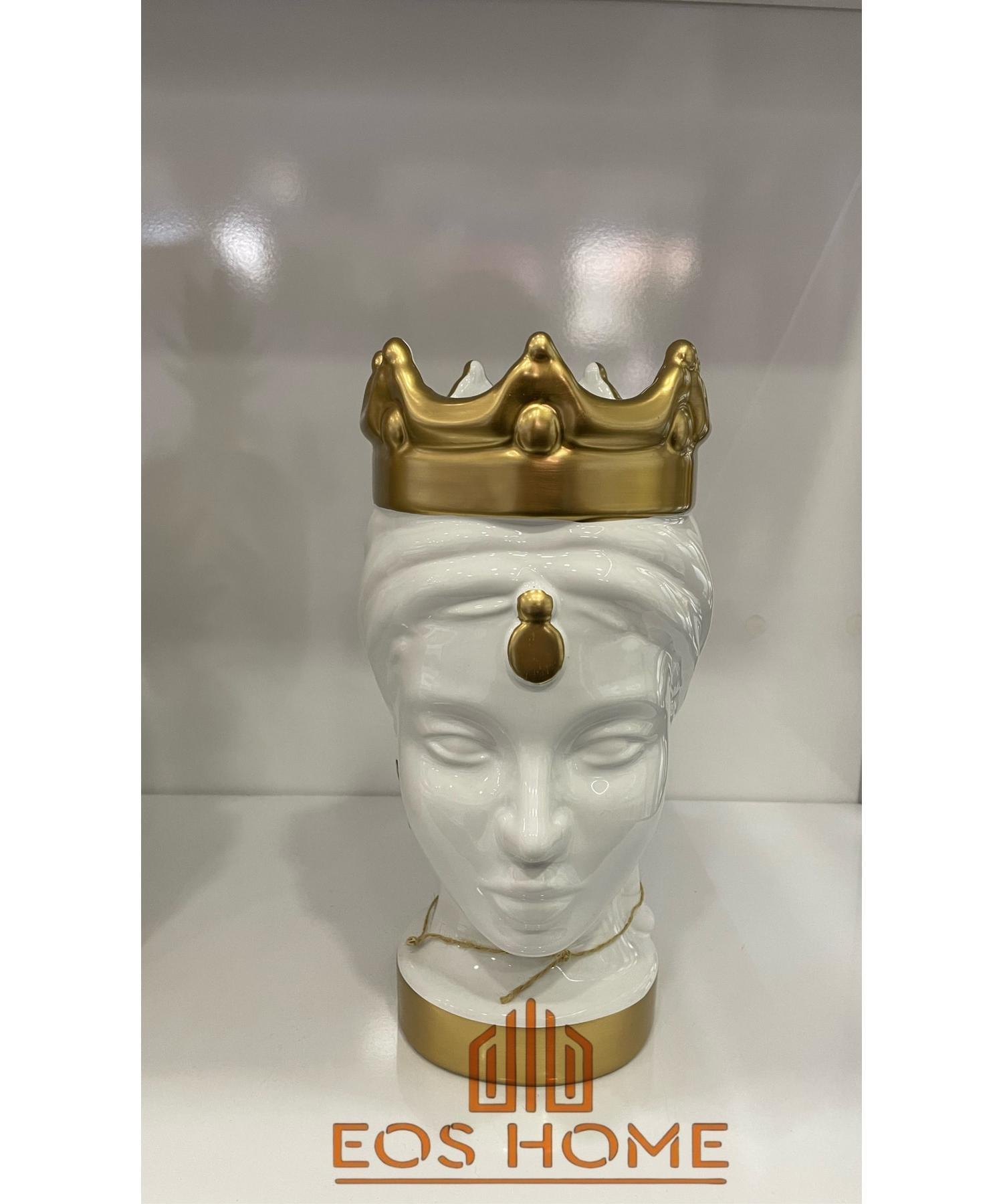 

Коронованная королева Белая