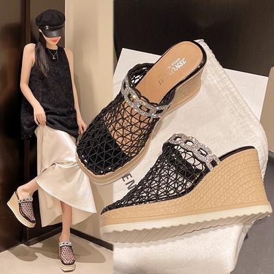 Moda de Verano Zapatos de Suela Gruesa para Aumentar la Altura Chanclas de Diamantes de Agua y Elegantes Pantuflas de un Solo Hombro