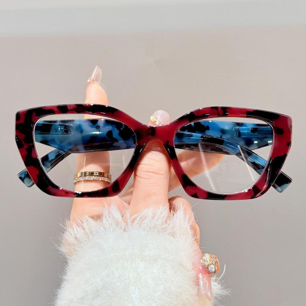 Women's Retro Leopard Print Presbyopia Glasses with Floral Eyeglass Frames - Fashionable Large Frames for Middle-Aged & Elderly.