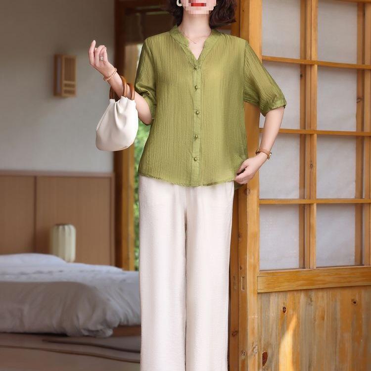 Summer Two-Piece Set: Elegant Short-Sleeved Top & Bottoms for Middle-Aged and Elderly Mothers
