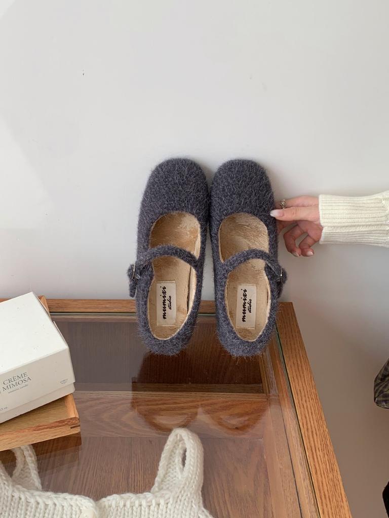 2025 autumn and winter new soft-soled belt buckle versatile Doudou word with bow fluffy women's single shoes