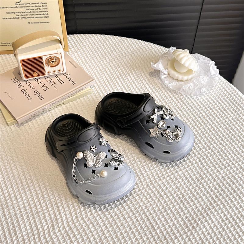 

Girls slippers hole shoes 2025 new summer fashion princess shoes children s beach sandals girls non-slip older children 26-27