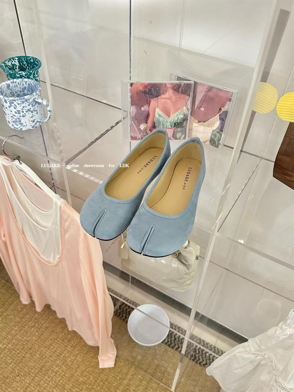 Versatile Personality Split-Toed Single Shoes Shallow Mouth Flat Bottom Pig S Trotters 35 6080₽