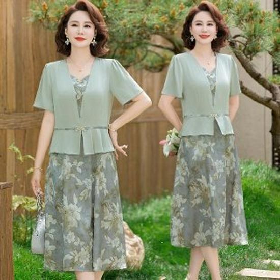 2026 Fashionable Summer Dress for Middle-Aged & Older Women: 50s Mom Style with Youthful Elegance