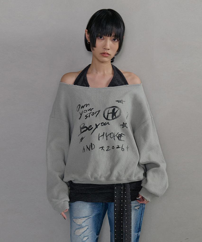 NO EXTRA TOUCH One-Shoulder Graphic Sweatshirt (Melange Gray)_26Spss001Mg