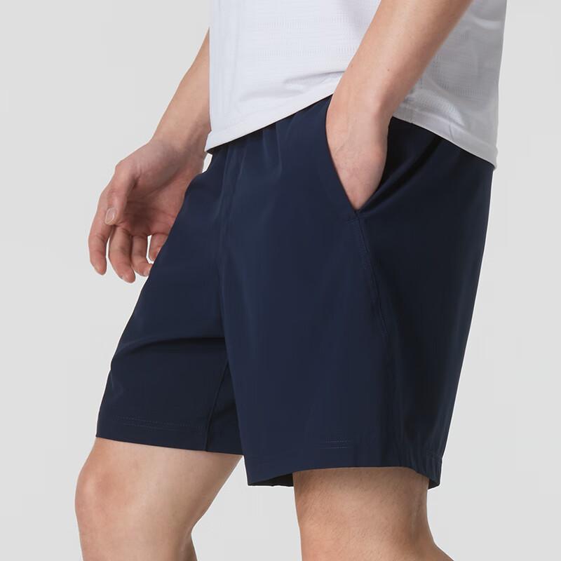 Nike Trainingsshorts mit Grafikdruck und Kordelzug, mittelhoch geschnitten, Herrenunterteile, Schwarz FN3993-451